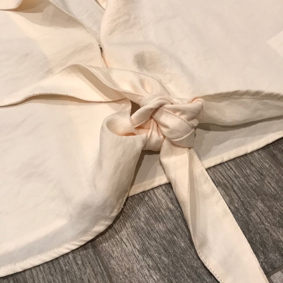 K Lab satin bow front top bell slit sleeves - Picture 4 of 7